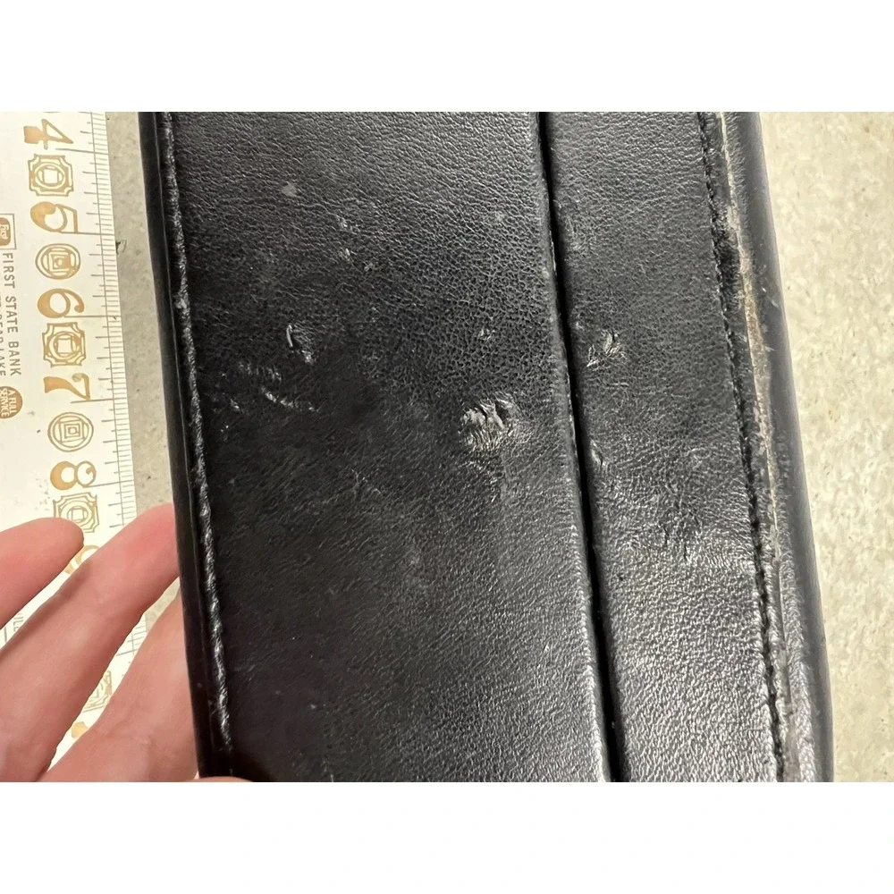 1915 Thompson & Co., Inc. Black Vinyl Cigar Humidor Box - Partial Accessories